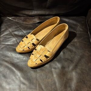 Vintage Cole Haan Women's Tan Loafers size 8 AA Narrow Leather pointed toe